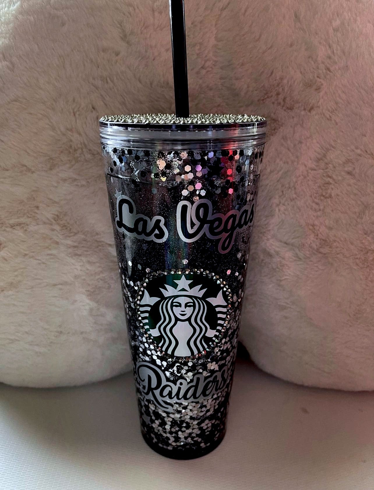 ✨Karol G Inspired Starbucks Snow Globe Tumbler✨Rhinestones from  @bossbabeblingg Vinyl from @teckwrapcraft #karolg #bichota #mamiii  #chingona #thequeen #starbucks #snowglobetumblers #custommade  #starbuckstumbler #handmade #vasosdecorativos #hechoamano